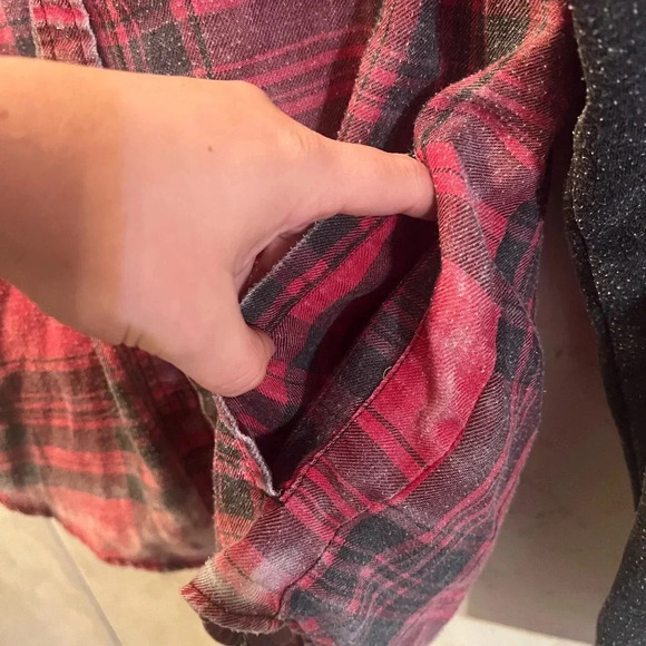 LA: HEARTS Flannel - Picture 4 of 5